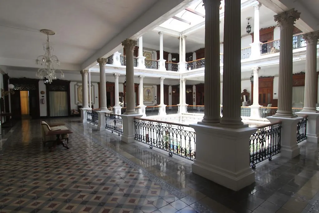 El Gran Hotel Mérida 3*,